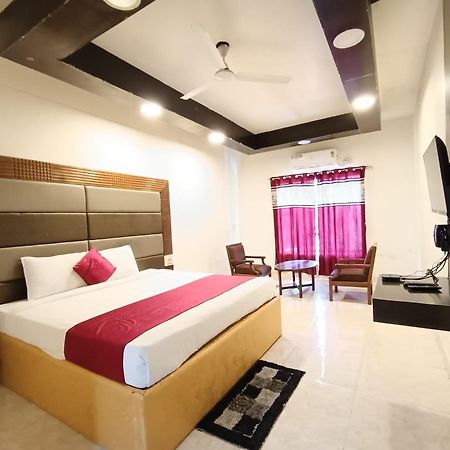 Hotel New Rajdarshan มาดิเครี ภายนอก รูปภาพ