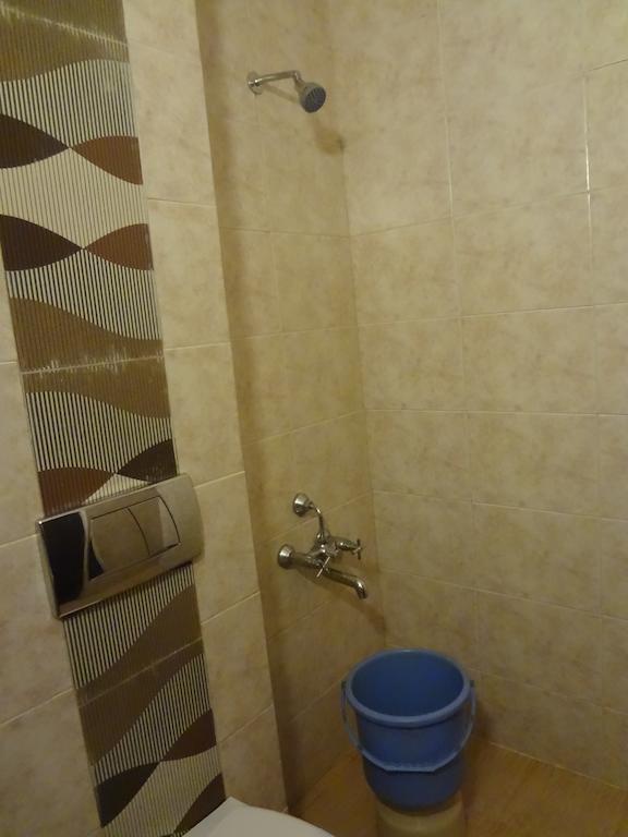 Hotel New Rajdarshan มาดิเครี ภายนอก รูปภาพ