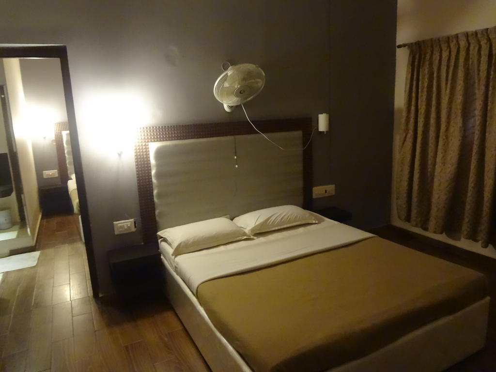 Hotel New Rajdarshan มาดิเครี ห้อง รูปภาพ