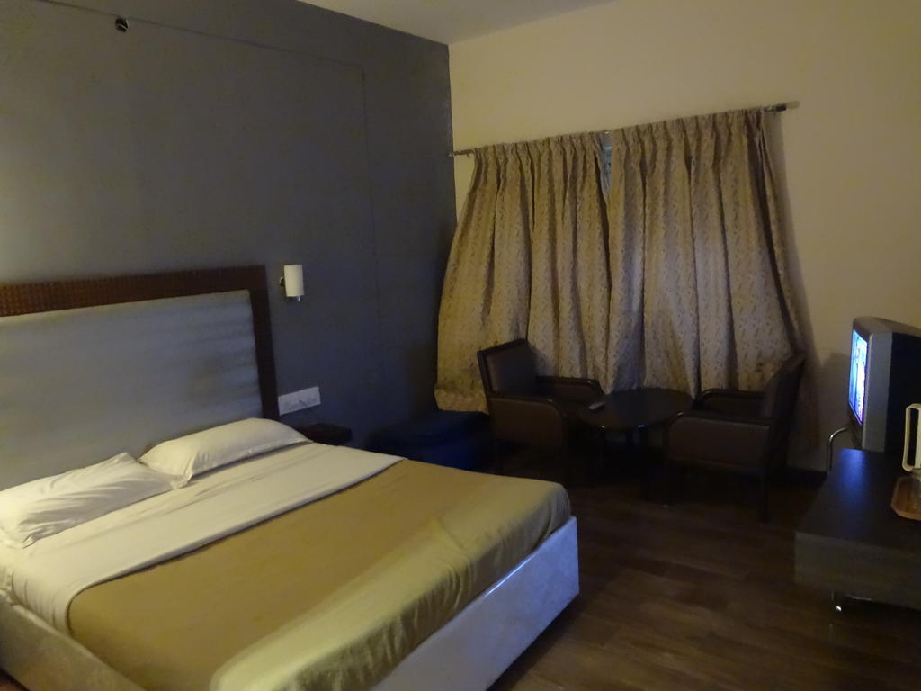 Hotel New Rajdarshan มาดิเครี ห้อง รูปภาพ