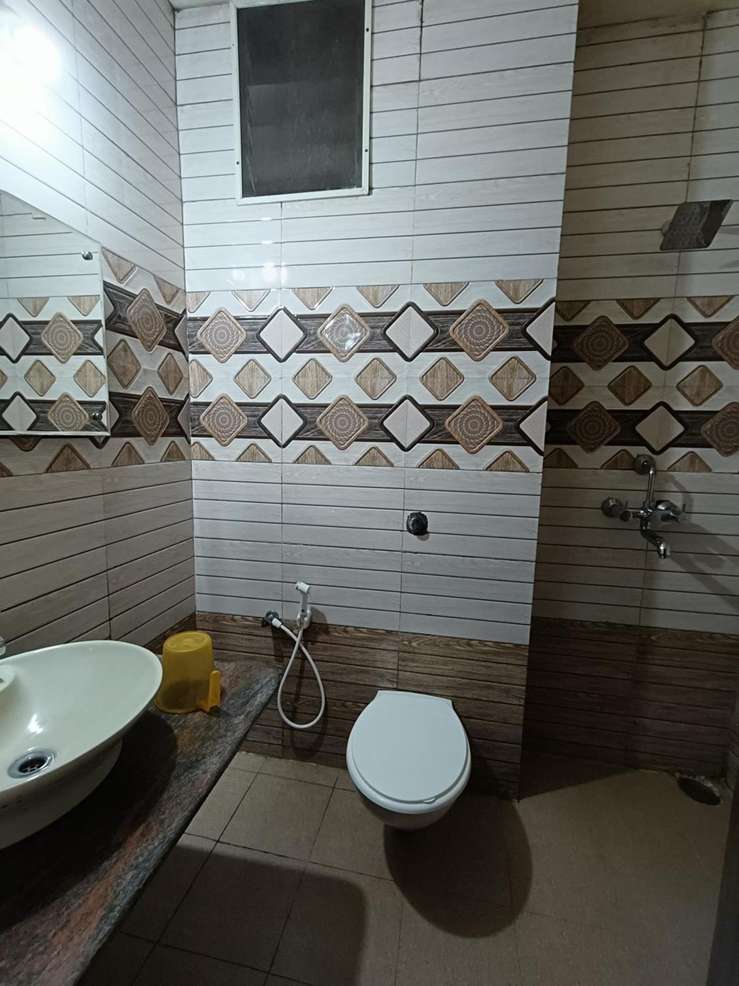 Hotel New Rajdarshan มาดิเครี ภายนอก รูปภาพ