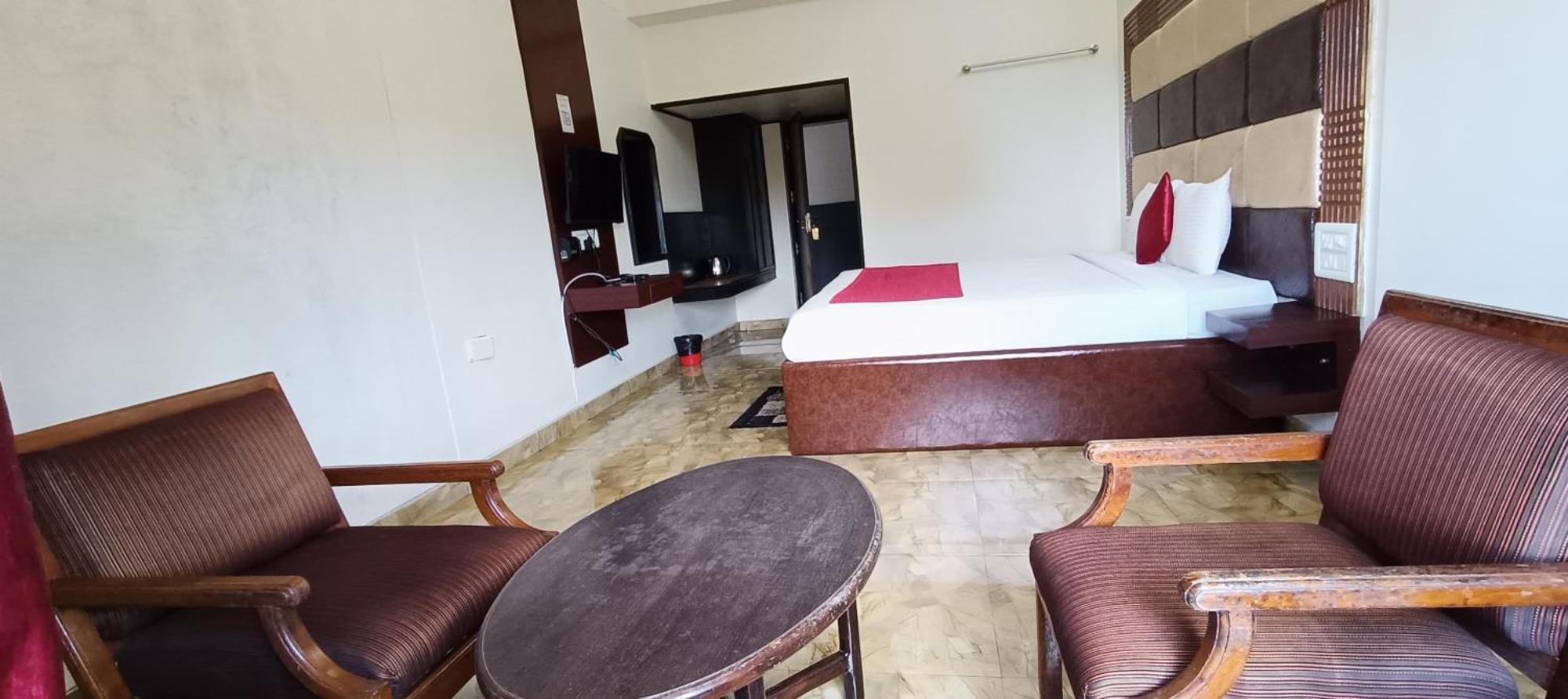 Hotel New Rajdarshan มาดิเครี ภายนอก รูปภาพ
