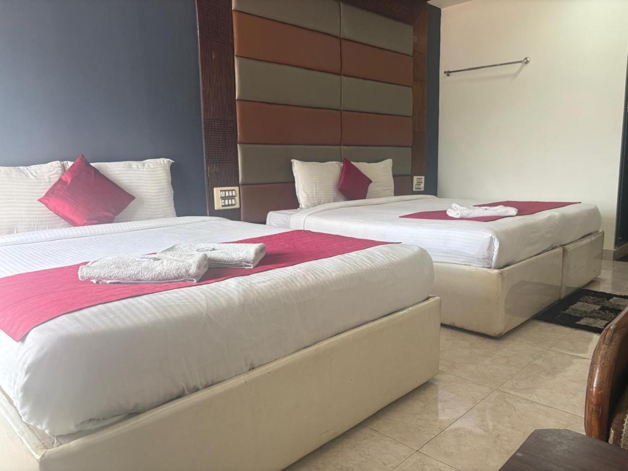 Hotel New Rajdarshan มาดิเครี ภายนอก รูปภาพ