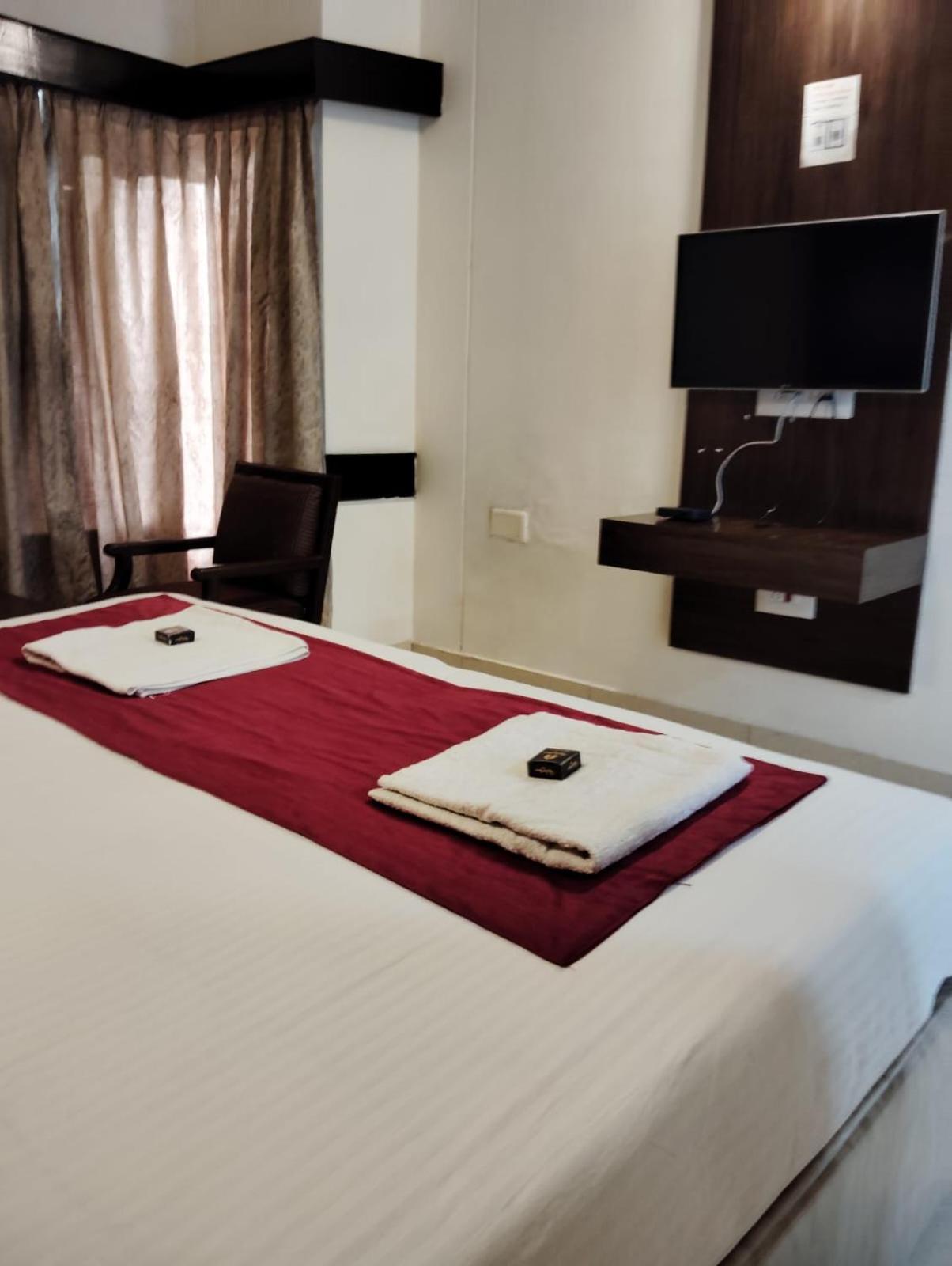 Hotel New Rajdarshan มาดิเครี ภายนอก รูปภาพ
