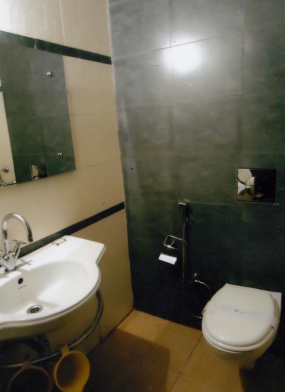 Hotel New Rajdarshan มาดิเครี ภายนอก รูปภาพ