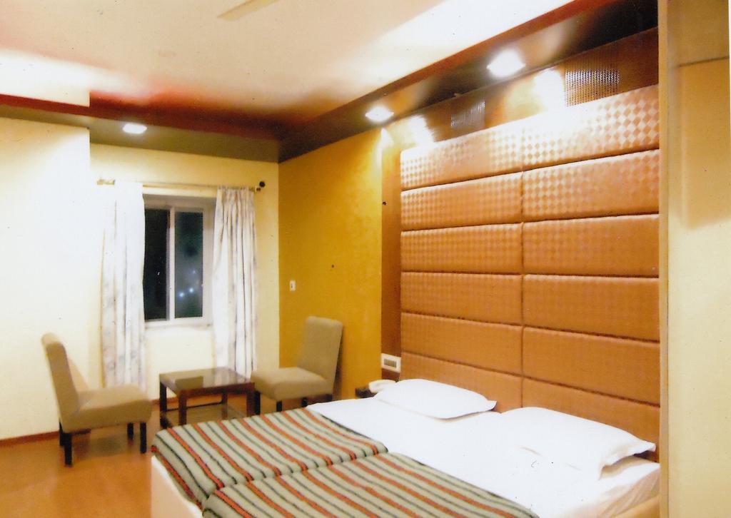 Hotel New Rajdarshan มาดิเครี ภายนอก รูปภาพ