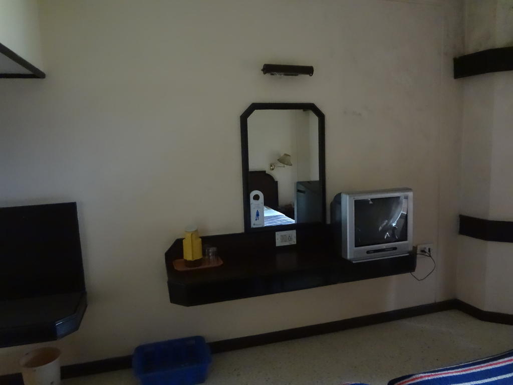Hotel New Rajdarshan มาดิเครี ภายนอก รูปภาพ