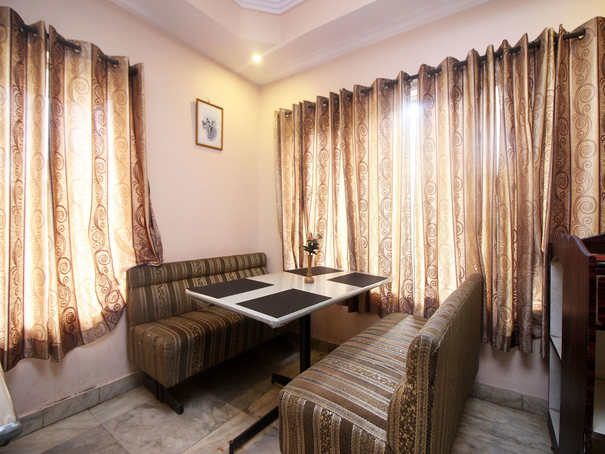 Hotel New Rajdarshan มาดิเครี ภายนอก รูปภาพ